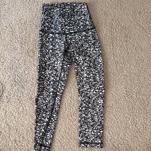 LULU LEGGINGS CROPPED SIZE 2